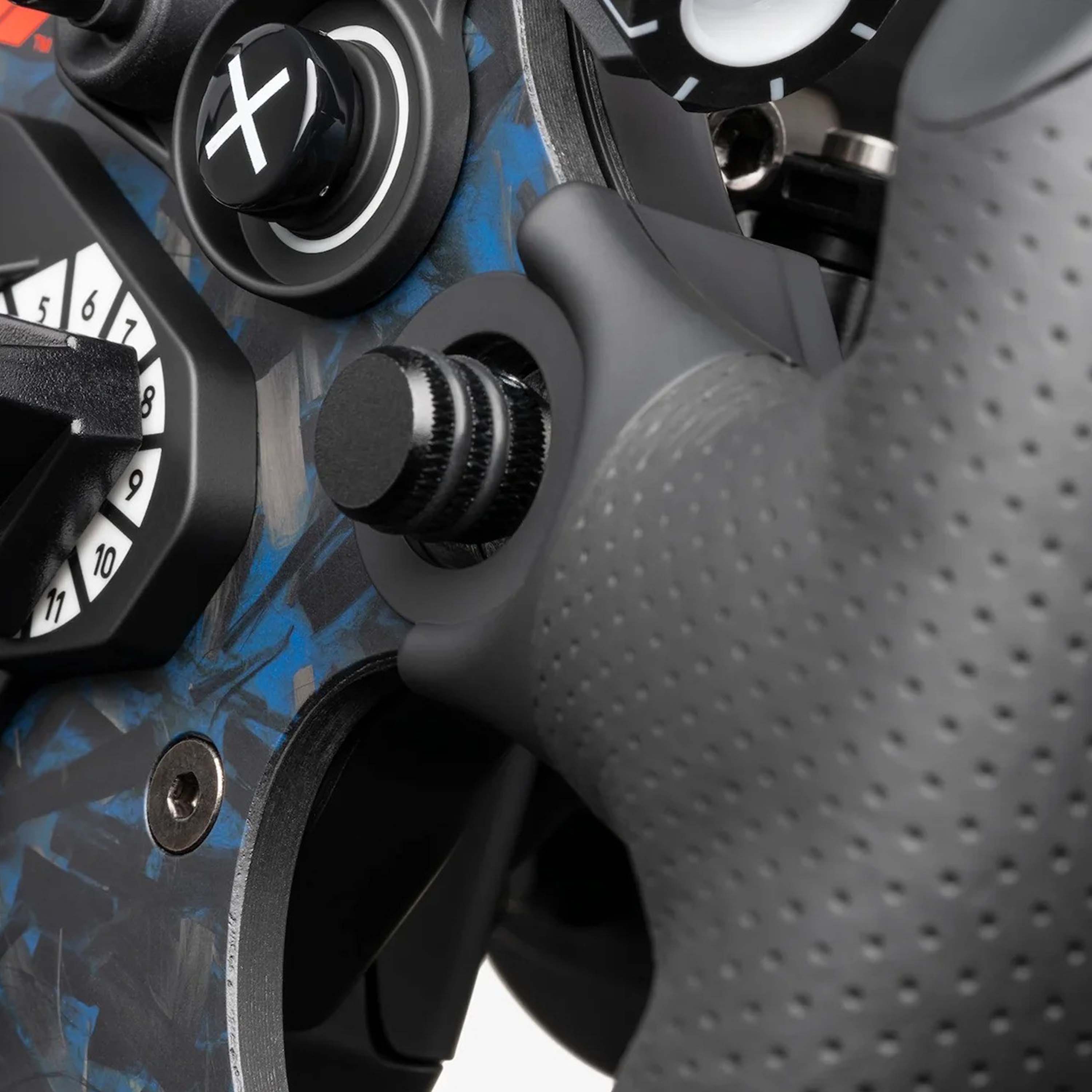 Fanatec - ClubSport Racing Wheel F1® + CSL Elite V2 Ready2Race Bundle